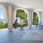 Grand 4* Palau